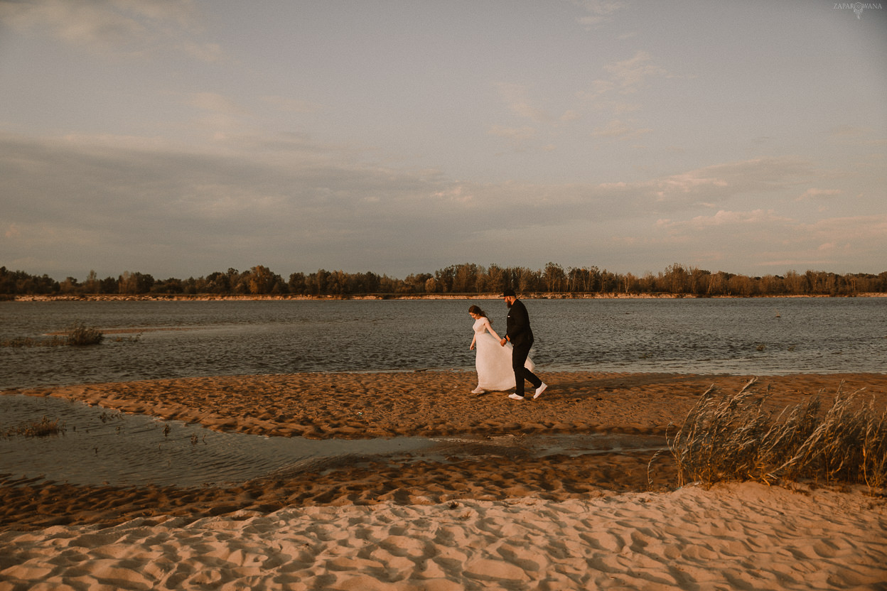 ZAPAROWANA - Fotograf ślubny Warszawa - Sesja ślubna na plaży