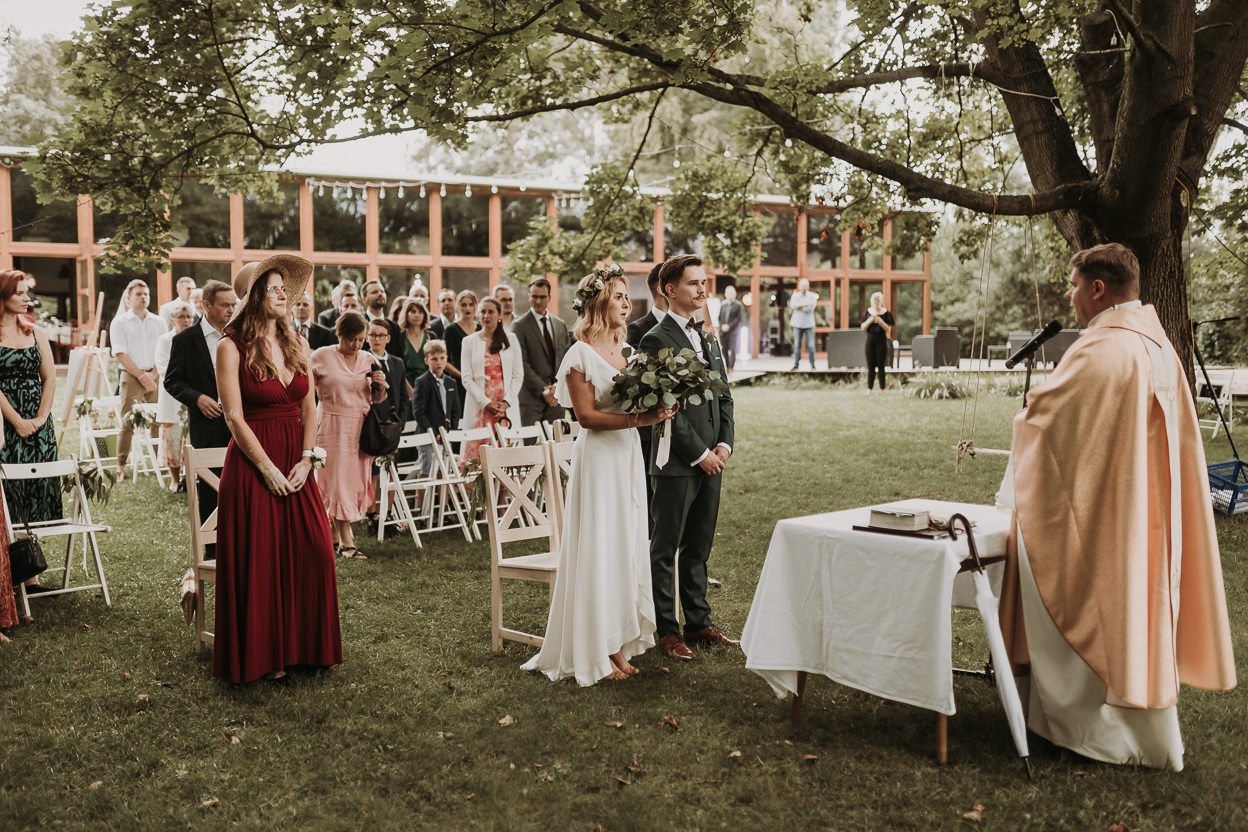 ZAPAROWANA - Ślub kościelny w plenerze - Zacisze Anny Korcz - Fotografia ślubna