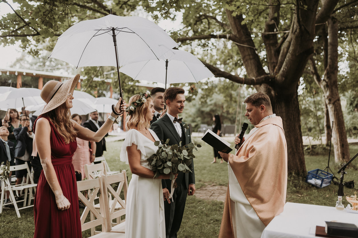 ZAPAROWANA - Ślub kościelny w plenerze - Zacisze Anny Korcz - Fotografia ślubna