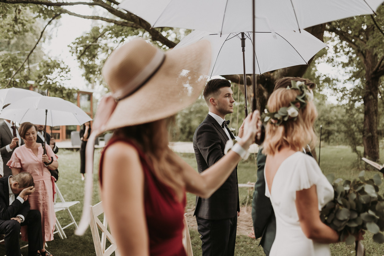 ZAPAROWANA - Ślub kościelny w plenerze - Zacisze Anny Korcz - Fotografia ślubna