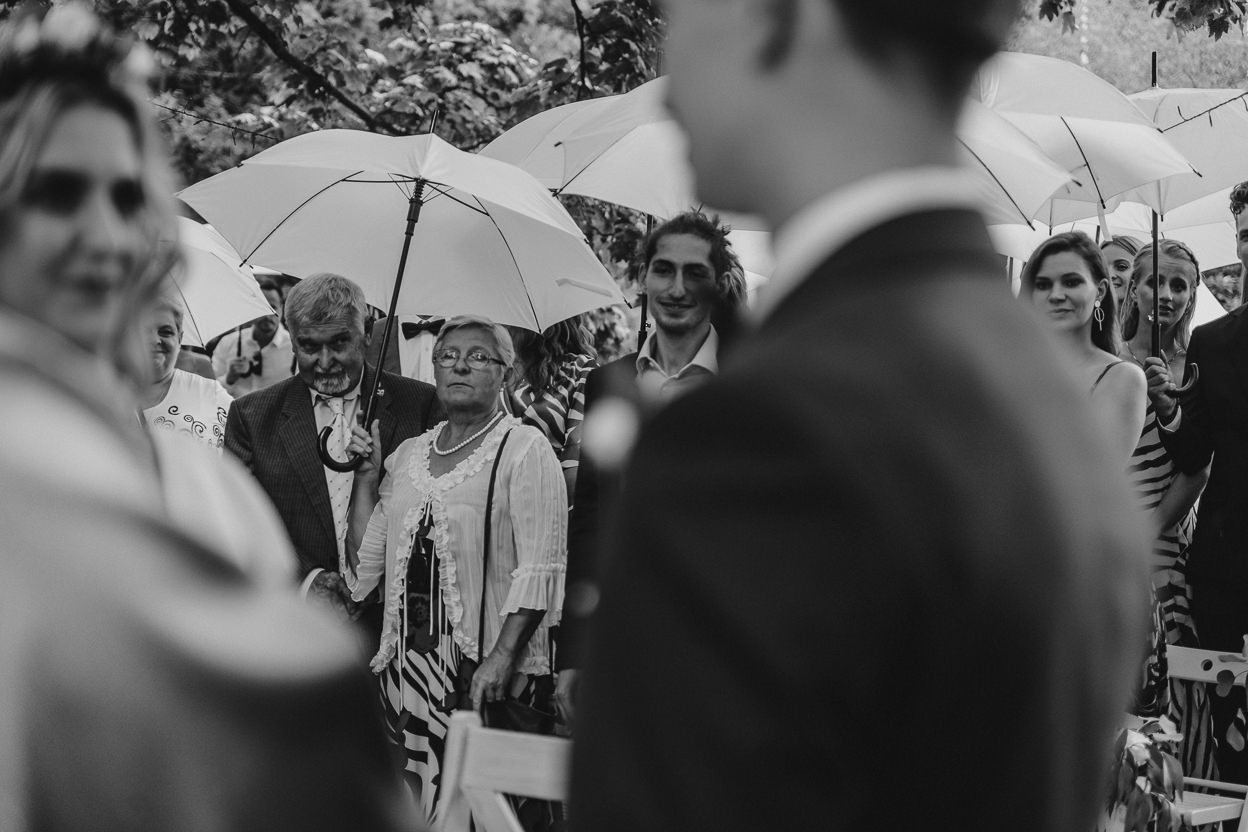 ZAPAROWANA - Ślub kościelny w plenerze - Zacisze Anny Korcz - Fotografia ślubna