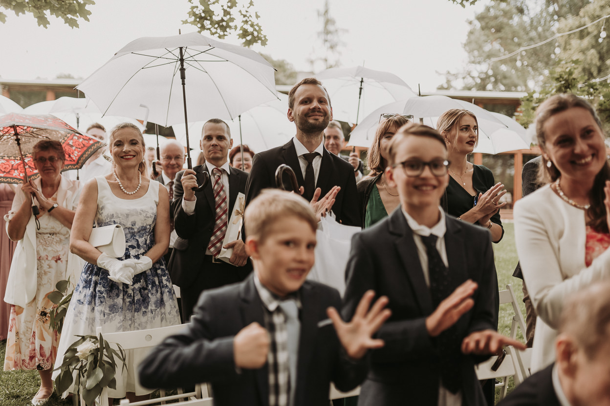 ZAPAROWANA - Ślub kościelny w plenerze - Zacisze Anny Korcz - Fotografia ślubna