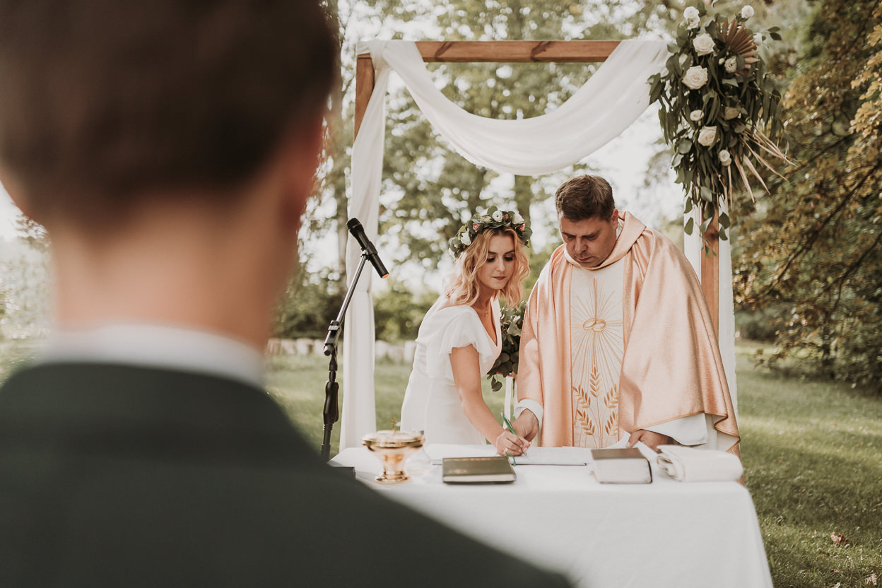 ZAPAROWANA - Ślub kościelny w plenerze - Zacisze Anny Korcz - Fotografia ślubna