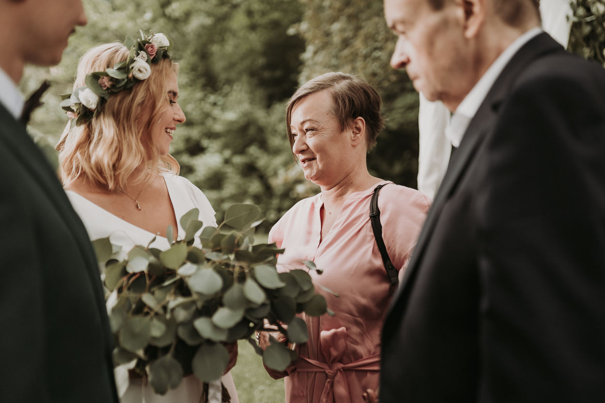 ZAPAROWANA - Ślub kościelny w plenerze - Zacisze Anny Korcz - Fotografia ślubna