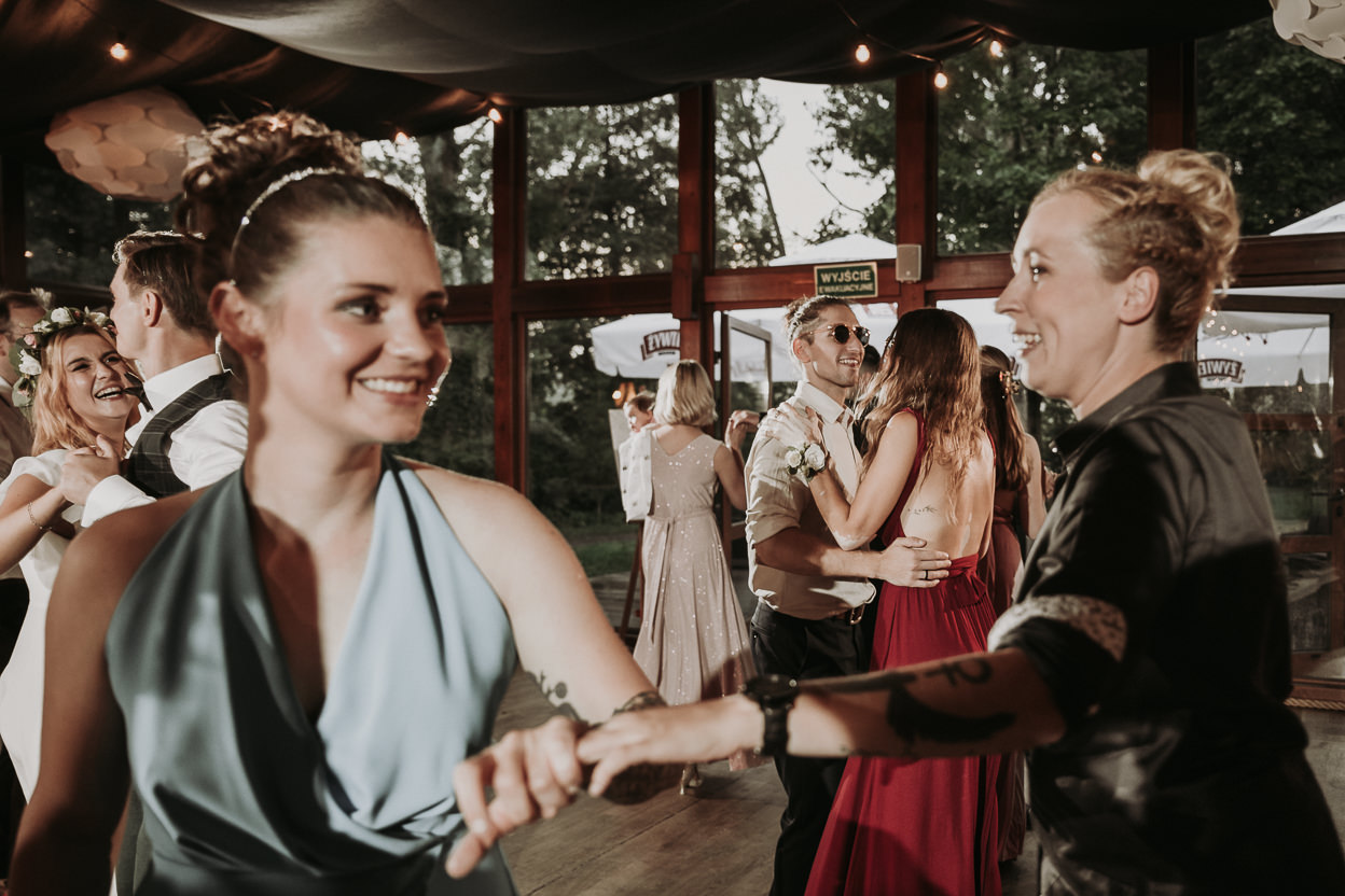 ZAPAROWANA - Ślub kościelny w plenerze - Zacisze Anny Korcz - Fotografia ślubna