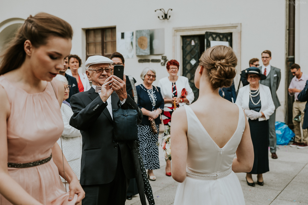 Industrialne wesele Boska Praga Warszawa - Sesja na Starówce - ZAPAROWANA