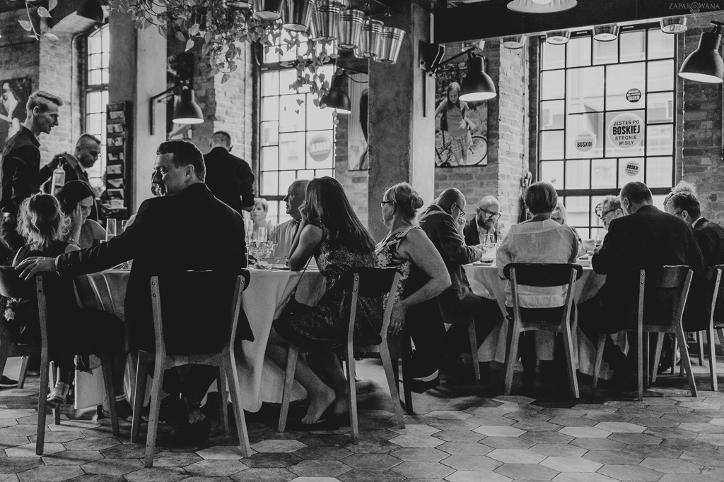 Industrialne wesele Boska Praga Warszawa - Sesja na Starówce - ZAPAROWANA